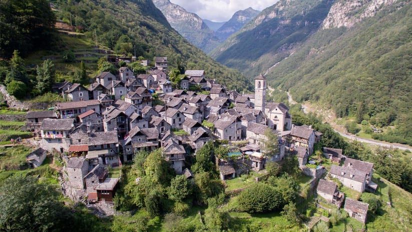 AlpineInterface's tweet image. RT @CNNTravel: The Swiss village that wants to become a hotel cnn.it/2NDJAdp https://t.co/RA6dBiSwC2. Pick a house and stay!