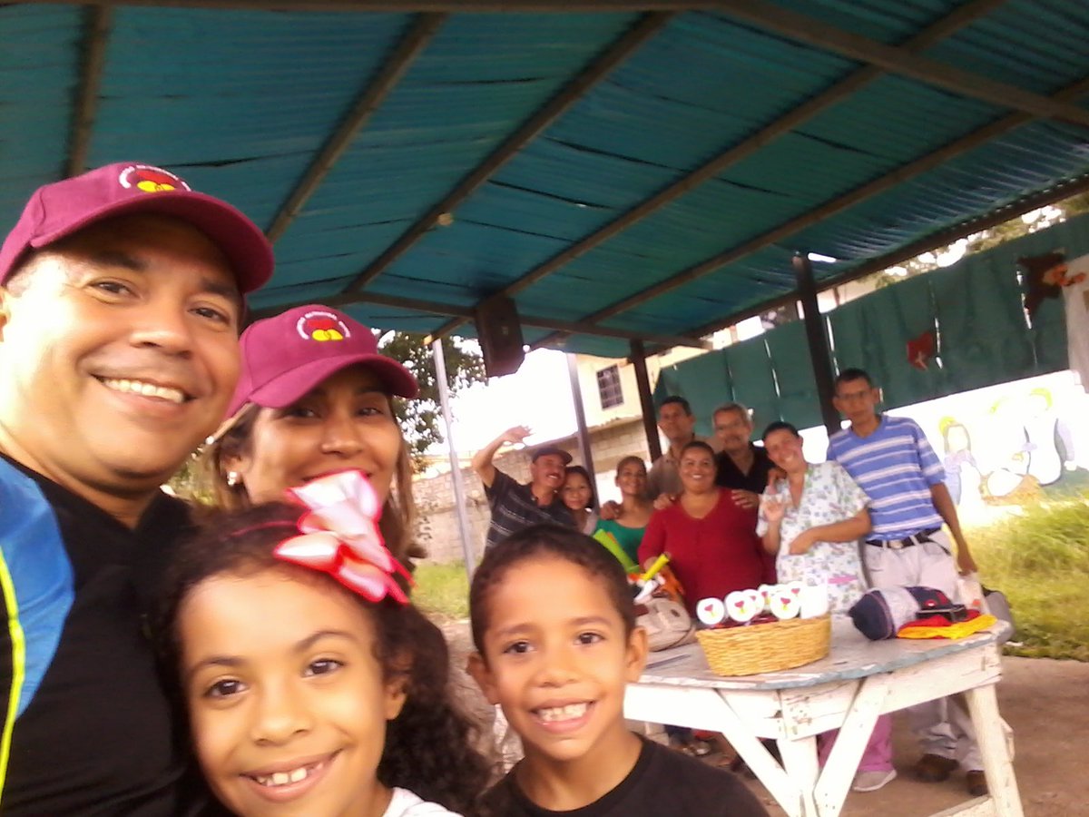 Comunidad_mudm's tweet photo. #MUDM al servicio con alegría https://t.co/P79uBEKPES