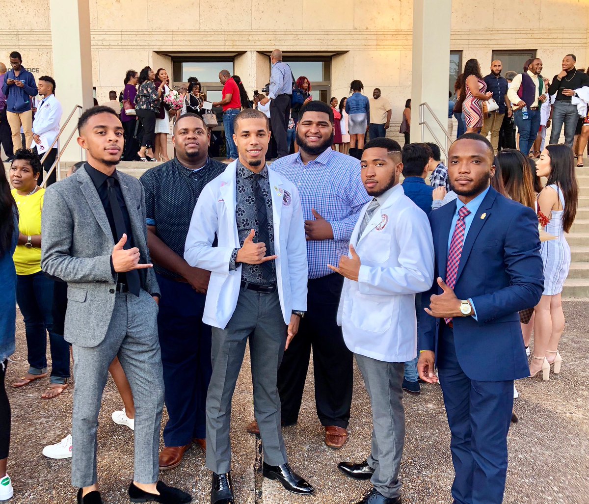 thtguydarius's tweet image. Congrats to my LB for getting his white coat today. #Fall14 #ChosenWarPHare #TexasSouthern #PharmacySchool