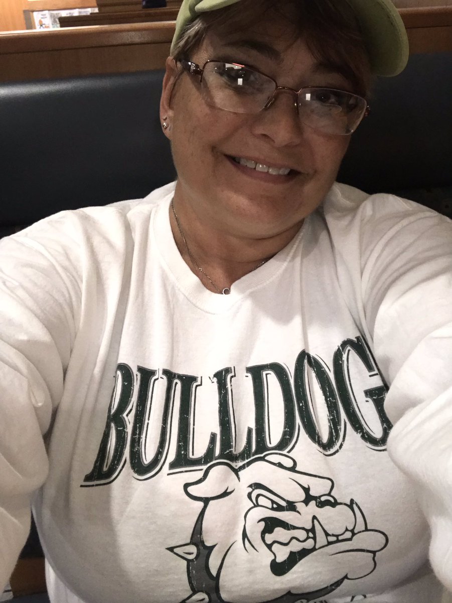 FLCowgirl_68's tweet photo. Representing from afar! @FPCHSFootball #alwaysabulldog #FPCHoCo18 https://t.co/aoIcgFOsJi