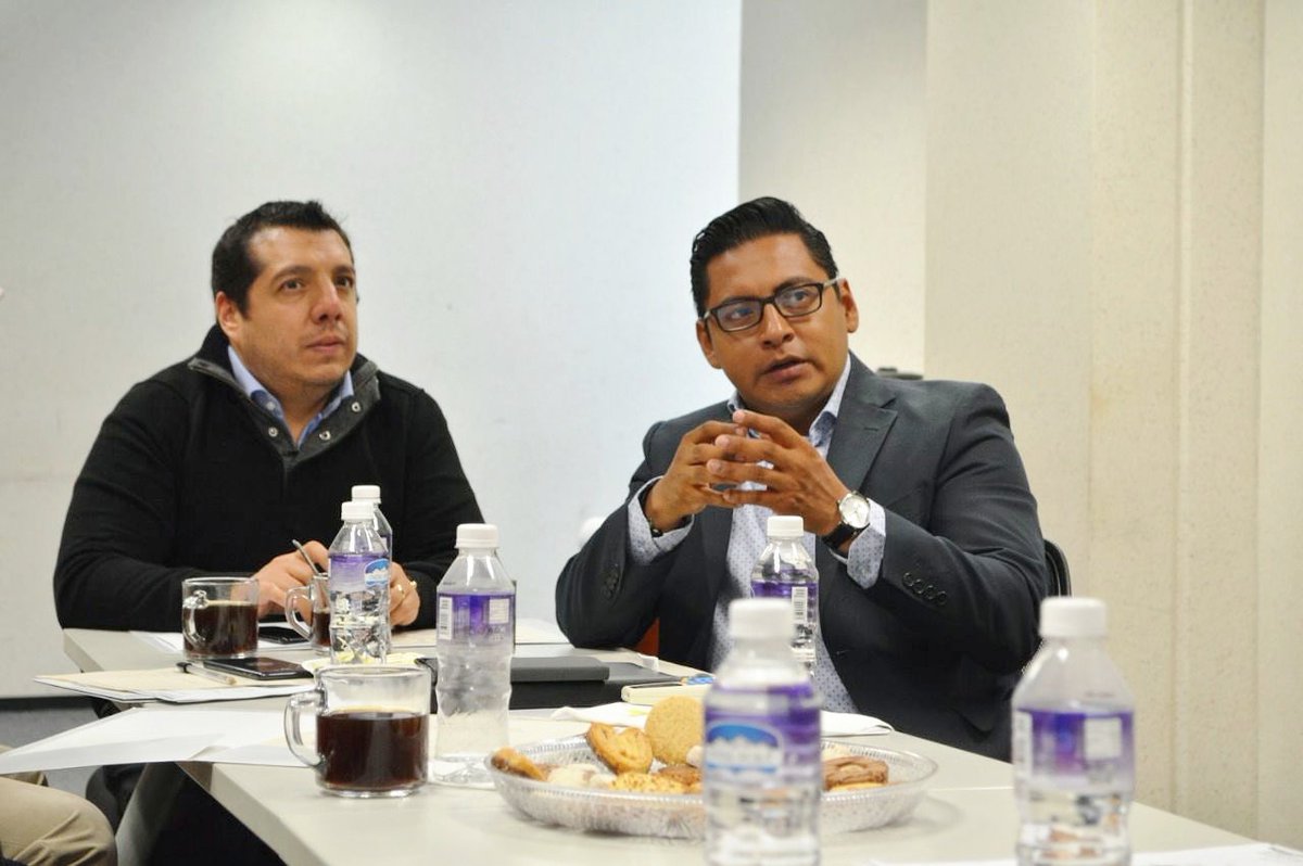 JesusGHerreraP's tweet photo. Hoy ante la #JuntaDeGobierno de la @defensoria_oax, informamos las acciones realizadas en este trimestre. 
Avanzamos a pasos firmes consolidando una gran institución al servicio de las y los oaxaqueños. 
#SinDefensaNoHayJusticia 
@alejandromurat https://t.co/2sdvlpZCcY