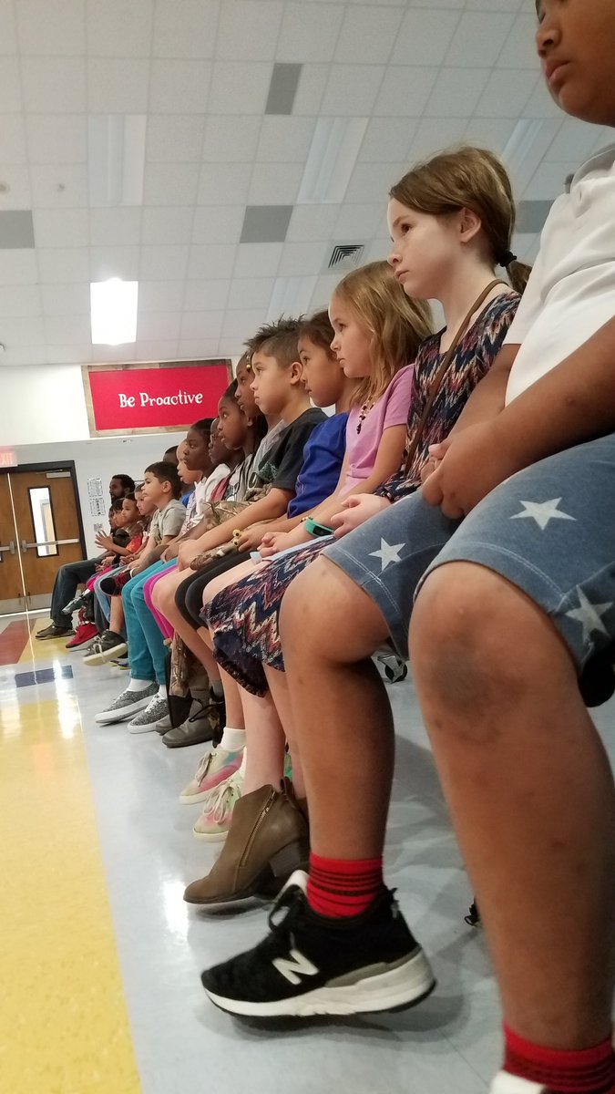 SpringhillGift1's tweet photo. 2nd grade with Shakepesre Tavern actors - The Olympians- ancient Greece studies @SpringhillGift1 @springhillsuns https://t.co/jTC5qJkM9N