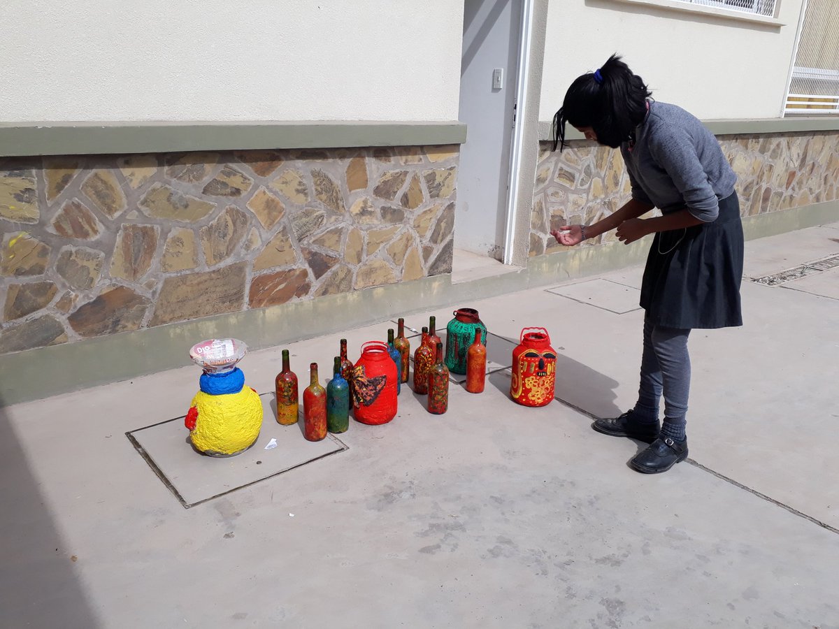 RoaParedesNidi1's tweet photo. #ESALASPALMAS #colegio5150 #Arte #color #recuperación de materiales en desuso #diseñoartesanal #simbologíaandina # https://t.co/YEYRpklZyY
