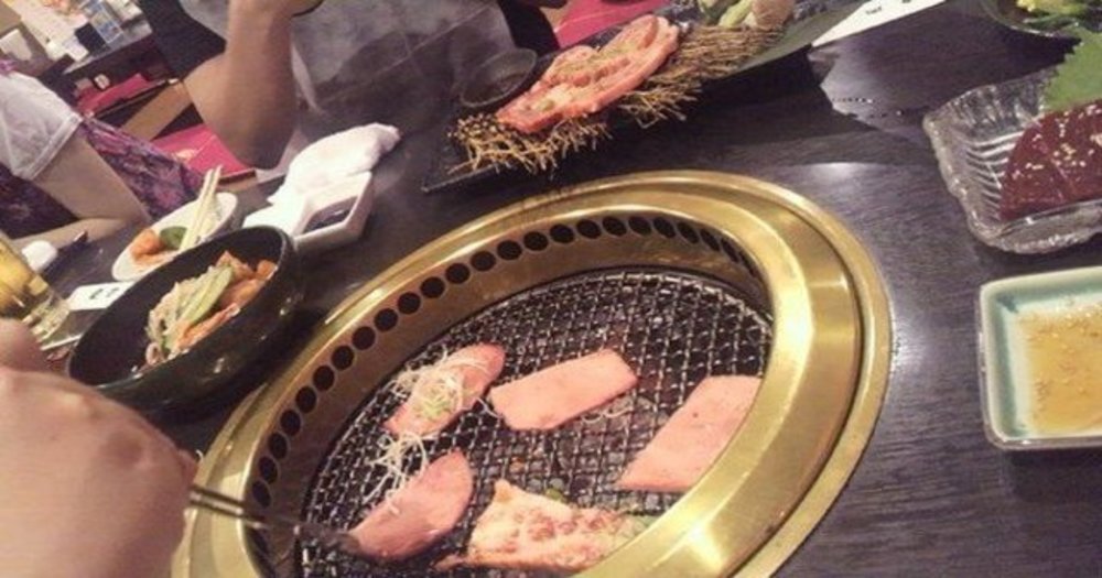 single1919's tweet image. 初給料で家族に焼肉を奢った男子！
・・・しかし父親から衝撃的な一言を言われた
・・・その言葉とは？
youtu.be/BSN_tPQwrXU