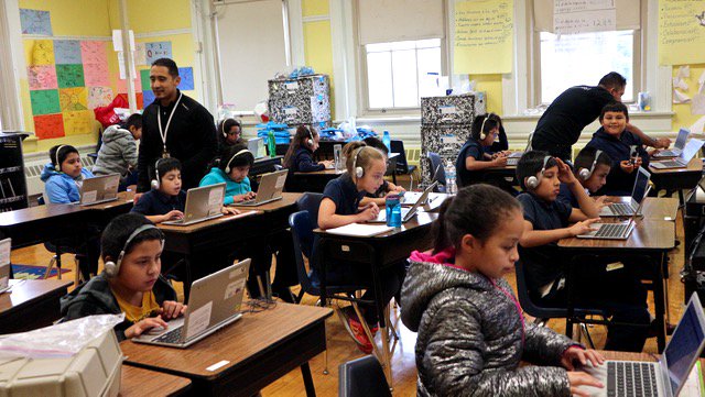 escuelawhittier's tweet image. 4th Graders were "ALL IN" for the presentation and @scratch activity led by the Latino Google Engineers and developers. Students were able to work on the brand new Spanish language version activity "Animar un nombre" at CSFirst @GoogleForEdu