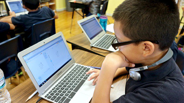 escuelawhittier's tweet image. 4th Graders were "ALL IN" for the presentation and @scratch activity led by the Latino Google Engineers and developers. Students were able to work on the brand new Spanish language version activity "Animar un nombre" at CSFirst @GoogleForEdu