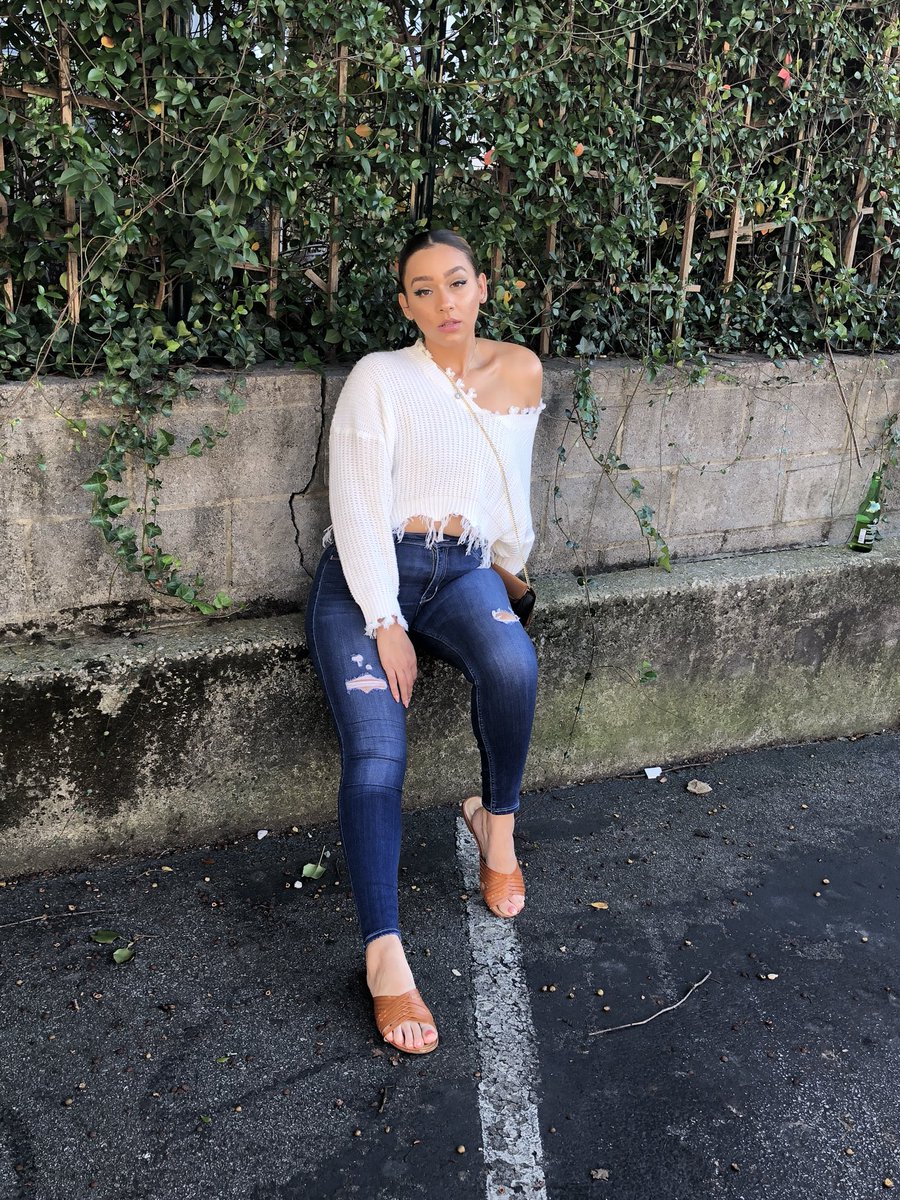 When your 10 year old comes through with the photos 🤗📸 #ifeelcute #wheneverypiclooksgood #thisneverhappens #ayyee #zafulgirl