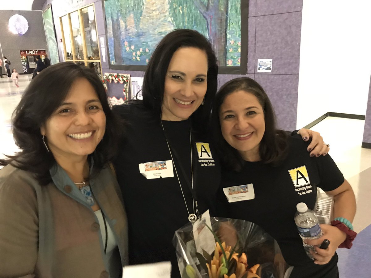 dulceAPS's tweet image. Harvesting Dreams w/students, families &amp;amp; colleagues @APSVirginia #APSHHM #APSisAwesome
