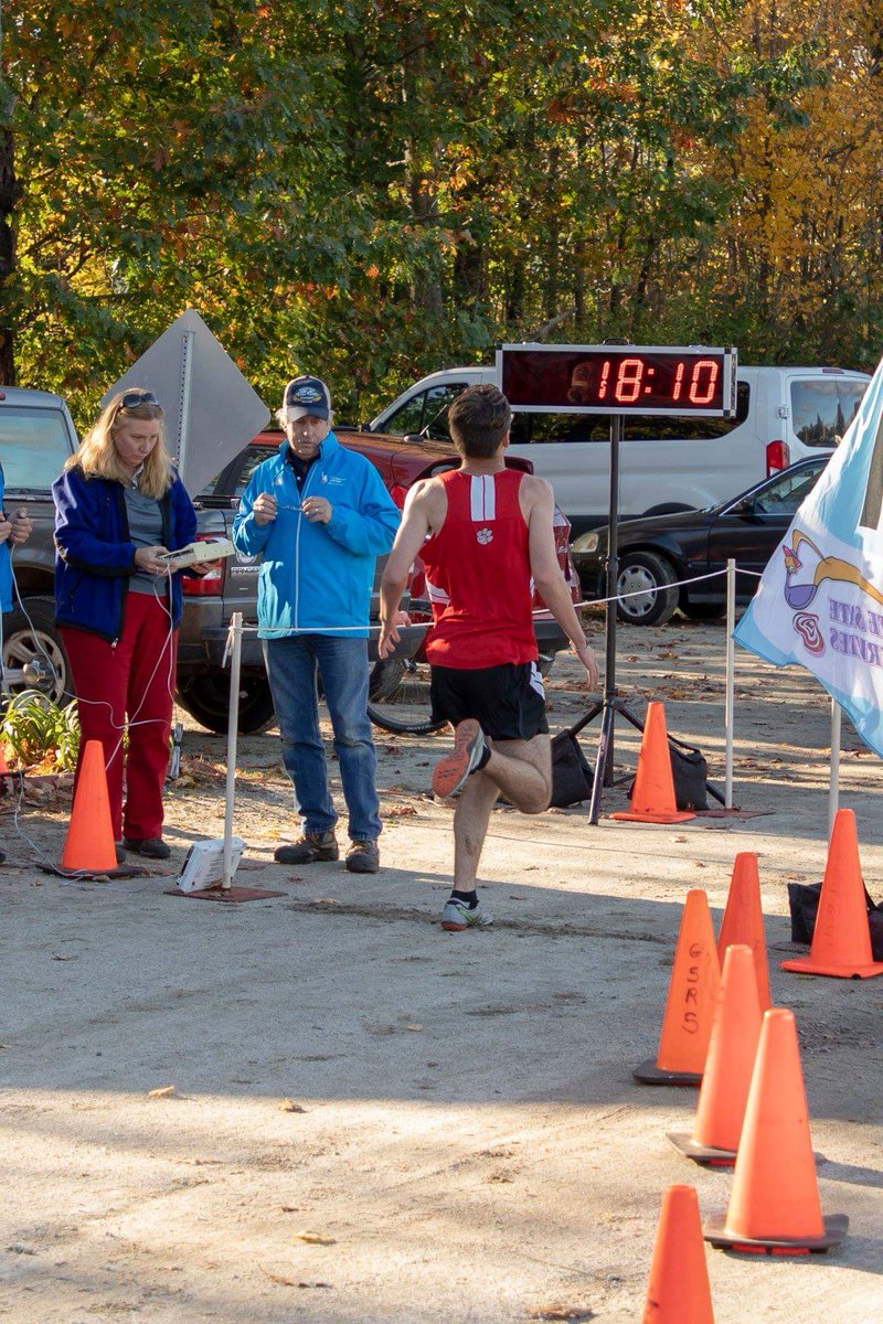 BrandyL327's tweet photo. HDHS Cross Country Homecoming #HDHSPride https://t.co/TVmrinCfSO