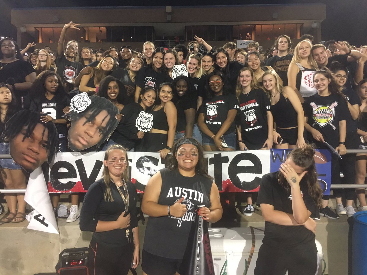 rizvanq73's tweet photo. Look at these Bulldogs!  Cheering on the football team with pride at HoCo 2018!!! Love these kids!!! #togetherisbetter https://t.co/cHFPhXr23M