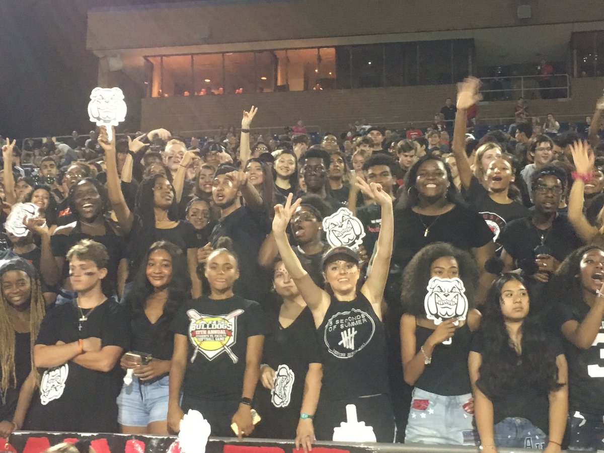 rizvanq73's tweet photo. Look at these Bulldogs!  Cheering on the football team with pride at HoCo 2018!!! Love these kids!!! #togetherisbetter https://t.co/cHFPhXr23M