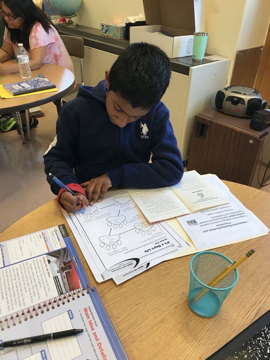 ms_fretto's tweet photo. Students in the Read 180 program are working hard in their reading stations! #ReadingRotations #EngagedLearners #Read180Rocks #WeAreReaders @teamhillside https://t.co/UlGPMkOM0q