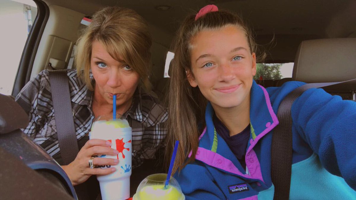 charlovesrob's tweet photo. Too much fun traveling with this beautiful princess to Jackson, MS for last club  tournament of fall. HS soccer in two weeks!!! #ilovesoccer #stupidselfies #talkabouteverything #AStarIsBornSoundtrack #OnRepeat #cabosashreveportunited https://t.co/Tly8YskJQV