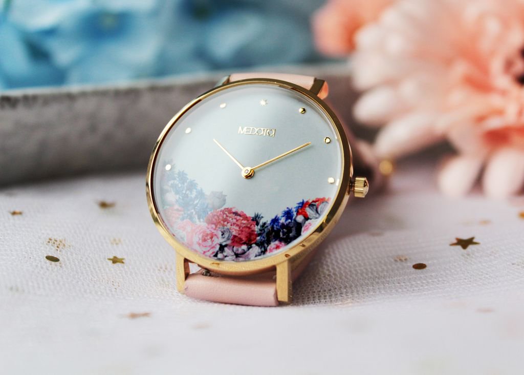 MEDOTAluxury's tweet image. 不要为小事遮住视线，我们还有更大的世界。
Photo: Blossom BO-8901
PINKOI设计馆：buff.ly/2xOl9VQ
---------------------------------
#MEDOTA##dailyMEDOTA##photooftheday##ladieswatch##gift##love##ladiesoutfit ##pink ##Pinkaccessory ##米朵达女孩##手表##粉红色##女表##简约#