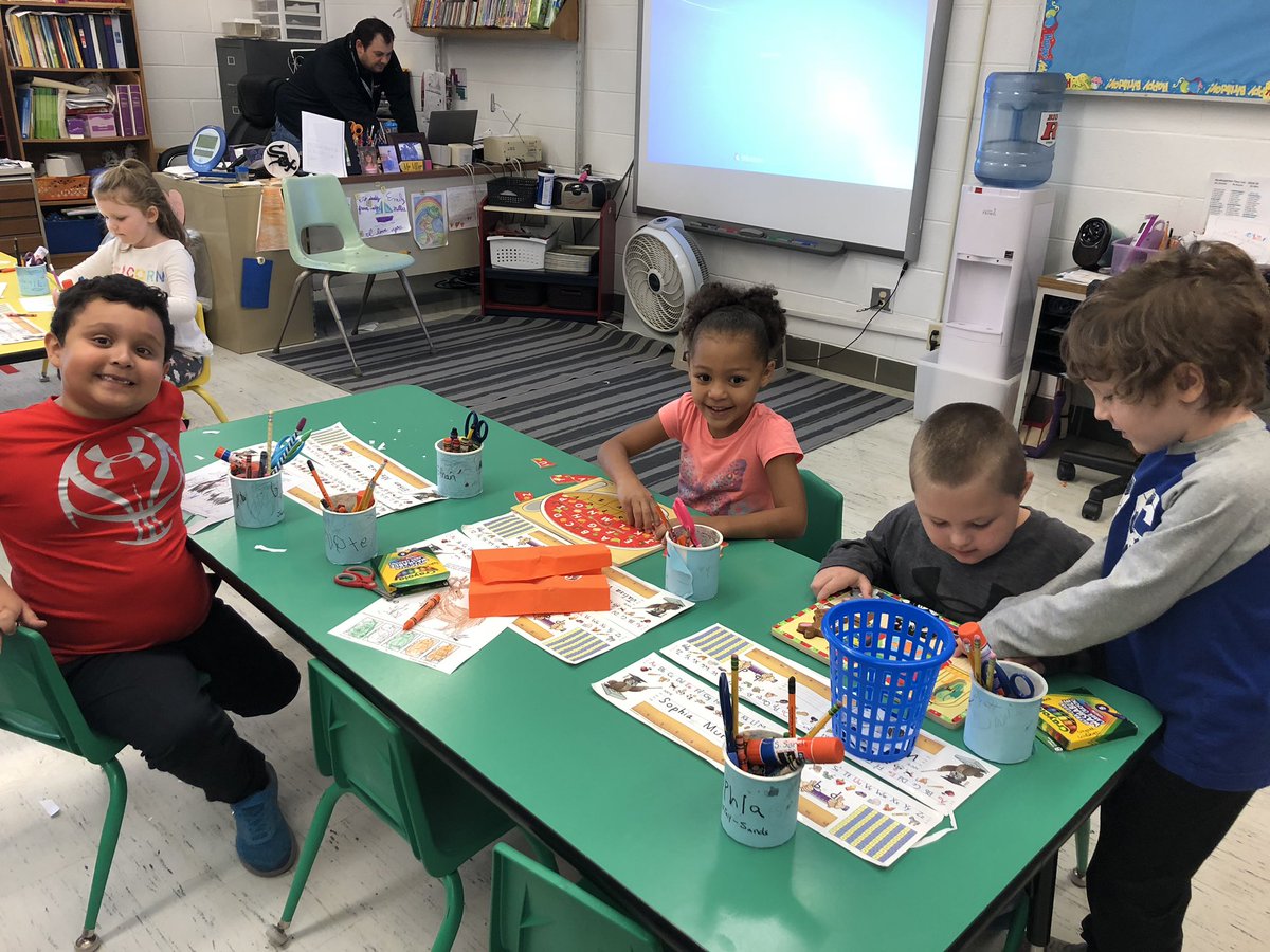 iwdesraiders's tweet photo. There were busy superheroes all over DES today. #learningisoursuperpower  #iwdesrsiders https://t.co/OHtUso6V2L