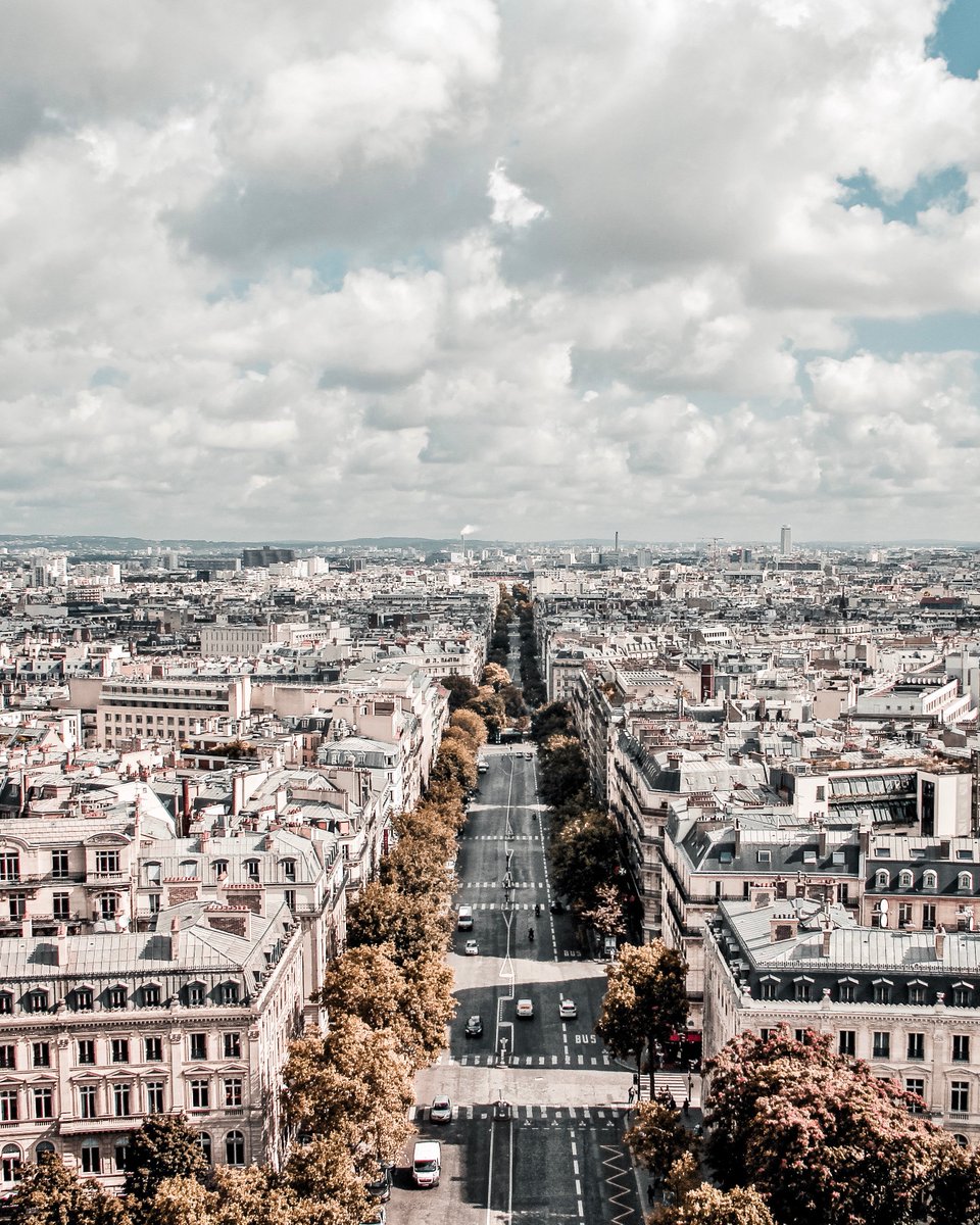 hellobragi's tweet photo. If you could travel anywhere in the world, where would you go? #FridayFeeling #Paris #Bragi #EnableYou https://t.co/DEKhwiNF7C