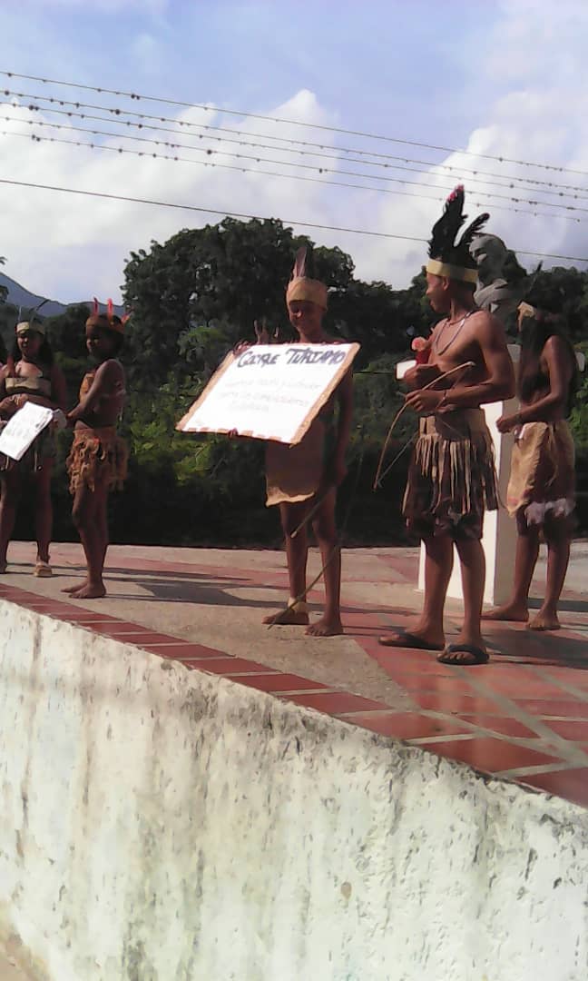 Desde La UENB Cumboto conmemoramos la lucha por preservar nuestras raíces y reivindicamos nuestra #ResistenciaIndigena un pueblo lleno de historia donde prevalecen las culturas y tradiciones de la Costa aragueña <a href="/leoalvacabrera/">Prof. Leonardo Alvarado</a> @MPPEDUCACION <a href="/RMarcoTorres/">Rodolfo Marco Torres</a> @josevsierra
