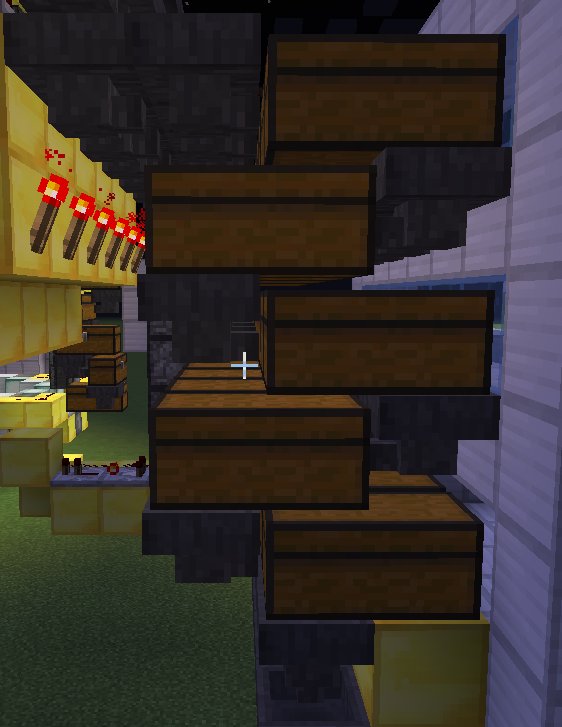 illiterateGames's tweet photo. @ThatMumboJumbo  Im sure you get asked this all the time, but why don't you stagger your storage chests like this? So your most accessible chest will always be full. Lag? https://t.co/UeEK5aRWMt