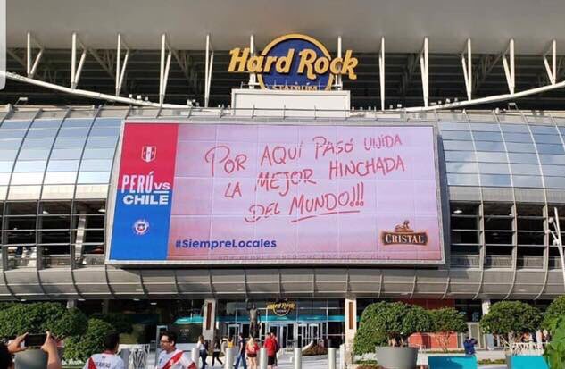 Lizaiquira's tweet photo. MAS UNIDOS QUE NUNCA 🇵🇪 3-0🇨🇱 😂 #ProudToBePeruvian #PeruVSChile https://t.co/fcj3WrUxH8