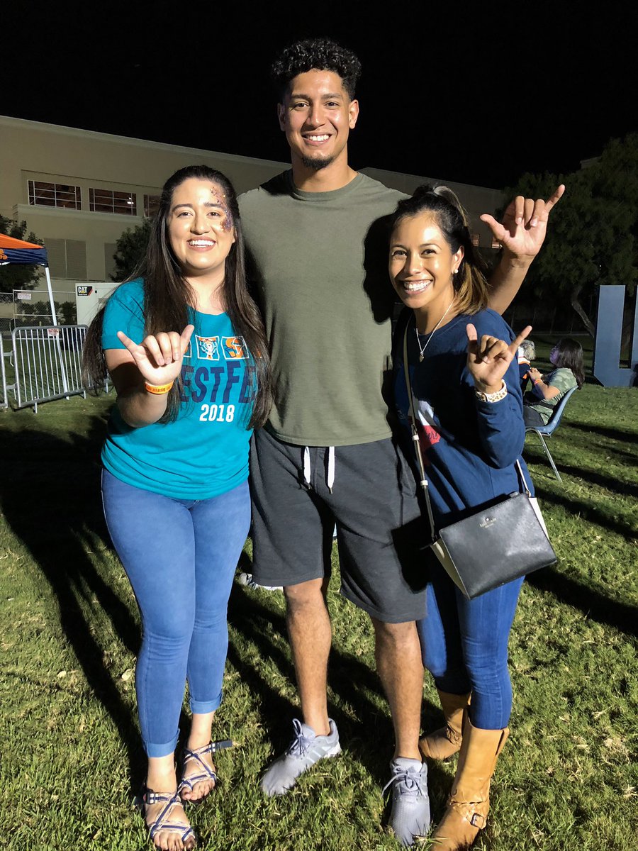 brittanaaay3334's tweet photo. I LOVE HOMECOMING!!
So excited to see @MarcusJD84 & @Campain11 run back home for this exciting weekend!🏈 #AlumniGoals
#BestFest2018 #GoRunners https://t.co/UD20kc4X5q