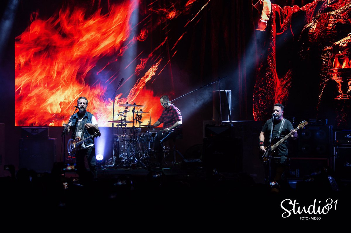 NestorStudio31's tweet photo. Les comparto un poco de nuestro trabajo en la presentación de @MolotovBanda en la ciudad de @guanajuatocity #DenseDenso🤘🏽 https://t.co/nWKfrlGBby