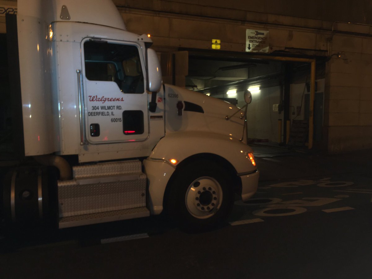 ManyModeCommute's tweet photo. Hey @Walgreens tell your drivers not to block bike lanes. https://t.co/MKwJ4zGyWw
