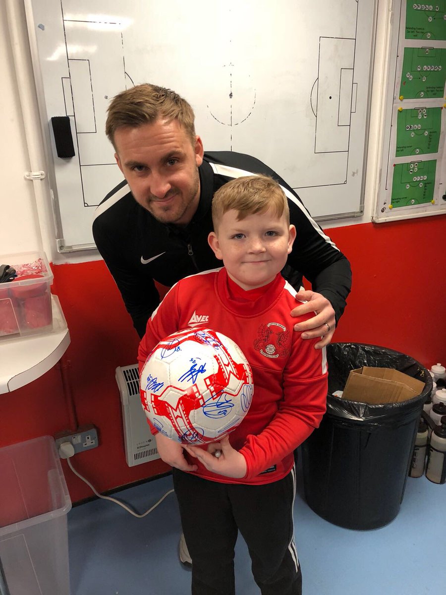 ianhutchinson08's tweet photo. When the wife goes to watch Tommy in a tournament for the school yesterday and has a photo with @BrillDean @ReeceOttleyGK @CharlieGrainger @sam_sarge @Arthur_Janata1 and has really really upset Harry who wants to be just like you all when he gets older! #Toppros #GKunion #COYOS https://t.co/hKUPKZnmJE