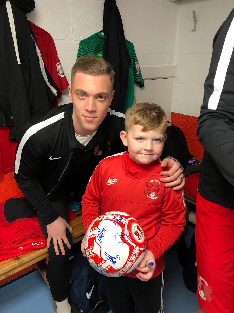 ianhutchinson08's tweet photo. When the wife goes to watch Tommy in a tournament for the school yesterday and has a photo with @BrillDean @ReeceOttleyGK @CharlieGrainger @sam_sarge @Arthur_Janata1 and has really really upset Harry who wants to be just like you all when he gets older! #Toppros #GKunion #COYOS https://t.co/hKUPKZnmJE