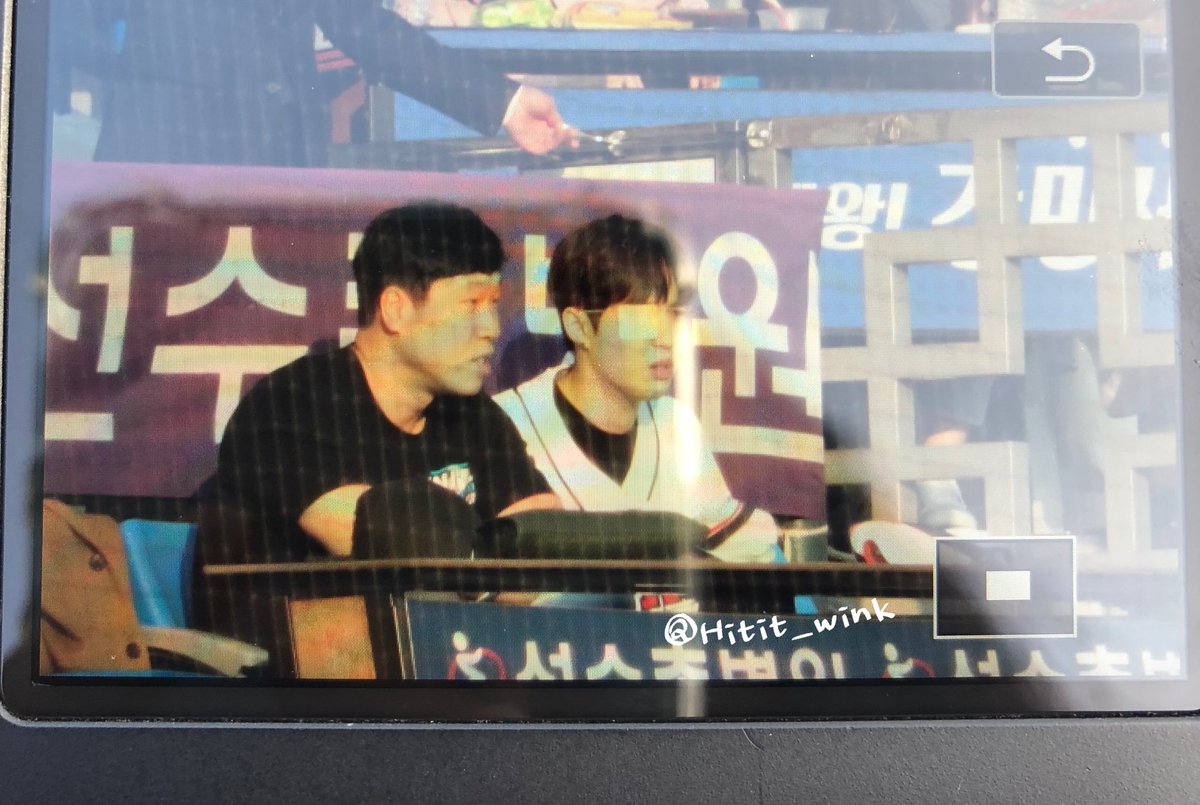 두산 김재환 말고 가수 김재환 ㄹㅇ야구장에 있음 | 인스티즈