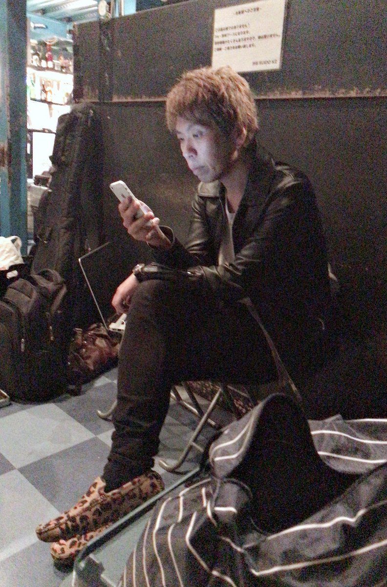 hiro_0908's tweet image. ライブの日に
ヒロキ隠し撮りシリーズ。

多分ね

このあとね

彼ね

呟くで！

呟くでぇ〜！

#PERFECTGIFT
#今日はLive
#RUIDOK2