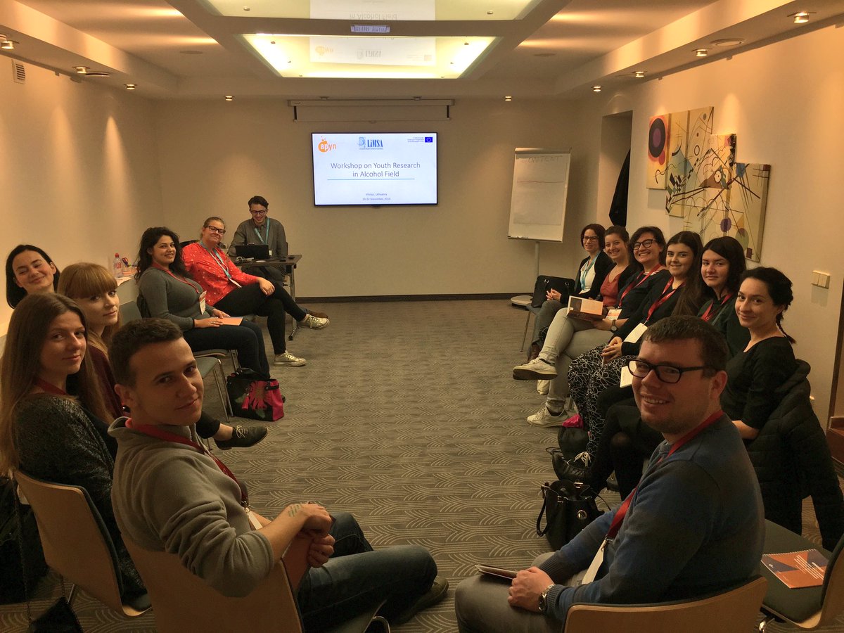 EPfacultades's tweet photo. [#4EAPYC]✌🏻☀️Geras rytas (buenos días en lituano). Hoy comenzamos en los workshops con @LukasGalkus, #Lucija y #Petra cómo nuestras #trainners sobre la #Investigación sobre #Alcohol con población #joven. ¡Esto se ve muy interesante! https://t.co/0F6WsMxToN