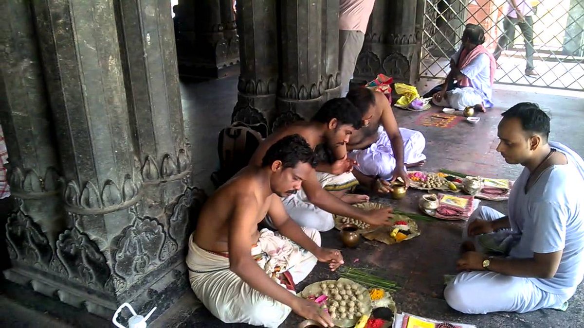 topindiantours's tweet photo. Most of the past still exist gratefully in present; such is this #ancienttemple, Vishnupad Temple situated in #Gaya. A #HinduTemple, devoted to #LordVishnu is blessed with a footprint👣 of Lord Vishnu.
✨mark your presence- https://t.co/8Ai0XNcrIT
#vishnupadtemple #TopIndianTours https://t.co/iyTmySKI0z