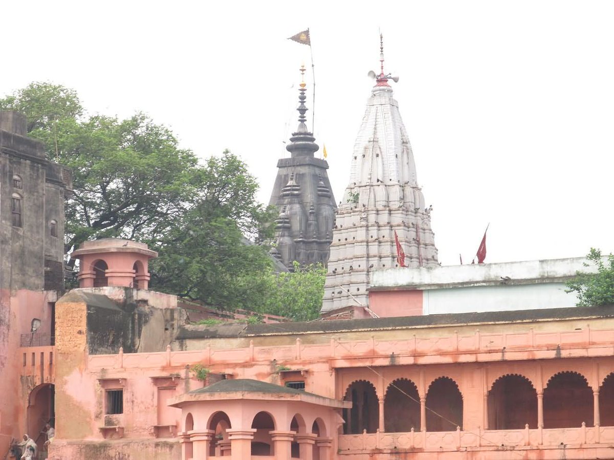 topindiantours's tweet photo. Most of the past still exist gratefully in present; such is this #ancienttemple, Vishnupad Temple situated in #Gaya. A #HinduTemple, devoted to #LordVishnu is blessed with a footprint👣 of Lord Vishnu.
✨mark your presence- https://t.co/8Ai0XNcrIT
#vishnupadtemple #TopIndianTours https://t.co/iyTmySKI0z