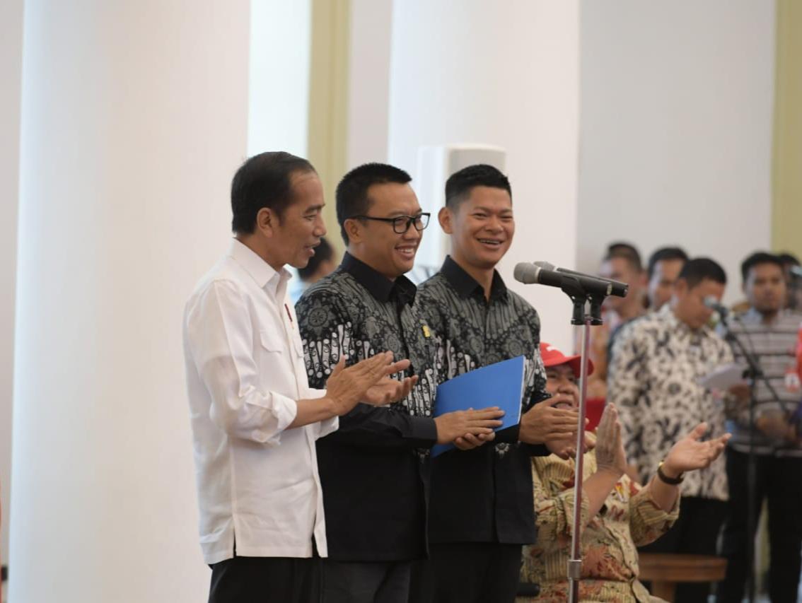 imam_nahrawi's tweet photo. Hari ini, mendampingi Bapak Presiden @jokowi menyerahkan bonus kepada peraih medali di #AsianParaGames2018 . Bonus yang diterima peraih medali asian paragames 2018 sama dengan bonus peraih medali di asian games 2018. Terima kasih untuk semua yg telah berjuamg-IN
#parainspirasi https://t.co/u05RpKJ1Qk