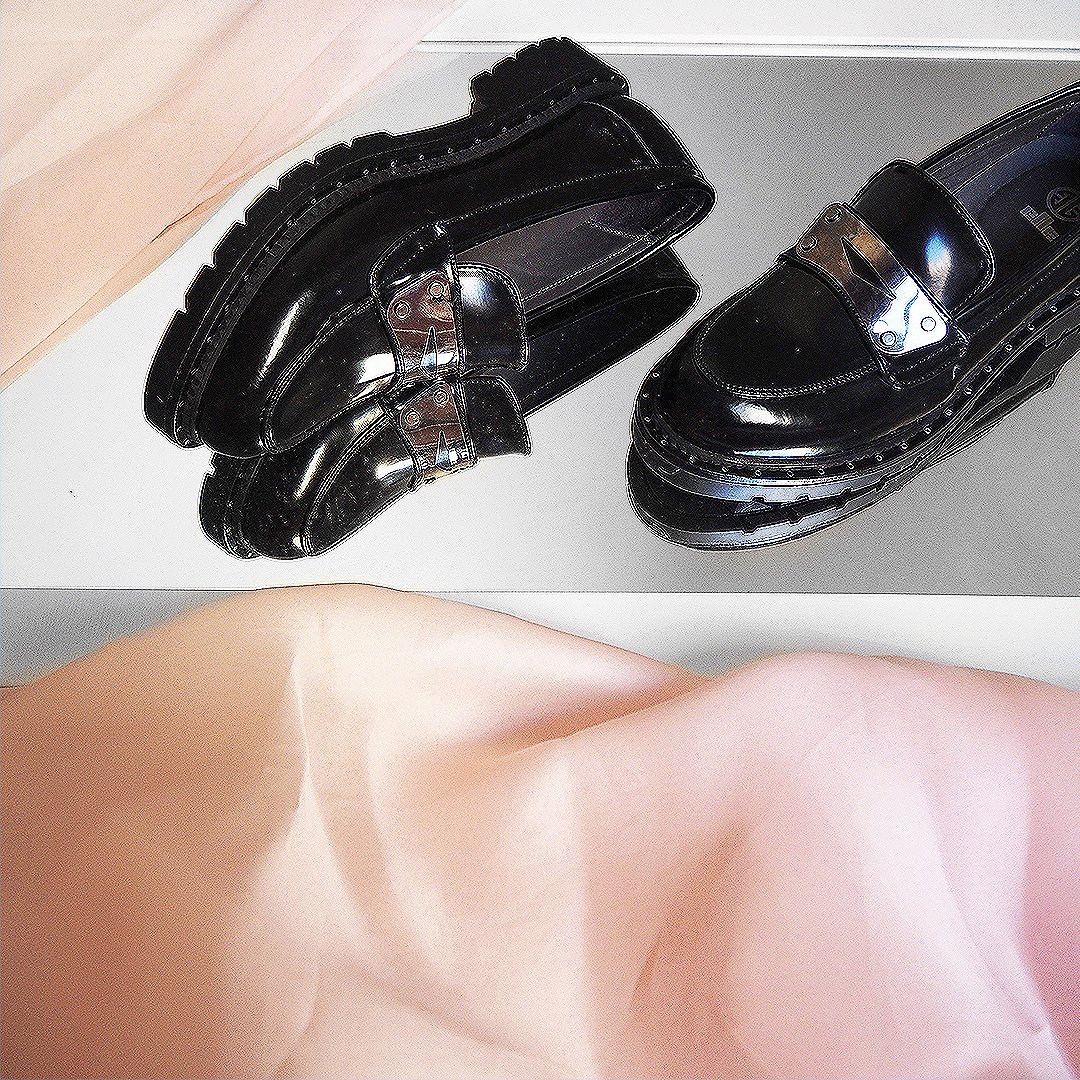 Modanın kilometre taşı olan ayakkabıları hatırlayalım.
#monroel#elleshoescom #elleayakkabı #shoes