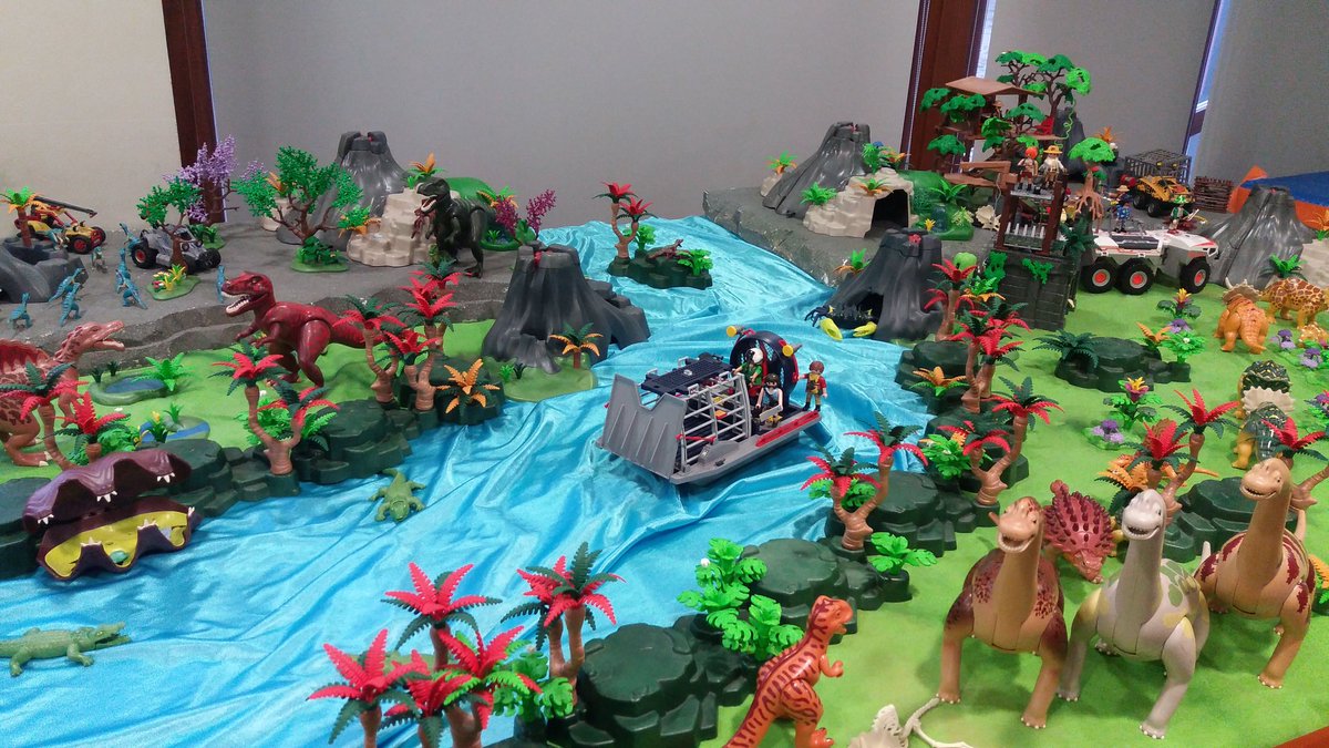 TotClicks's tweet photo. FORMACIÓ A TRAVÉS DEL JOC. Pels mes petits al centre cívic "antigues escoles " a #BellverdeCerdanya als nostres tallers on expliquem Història d'egipte, parlem de la vida dels pirates i donem a conèixer els grans dinosaures. A les 13h i 19h, durada aproximada 1h #playmobil. #toys https://t.co/kAt9VhbZ82