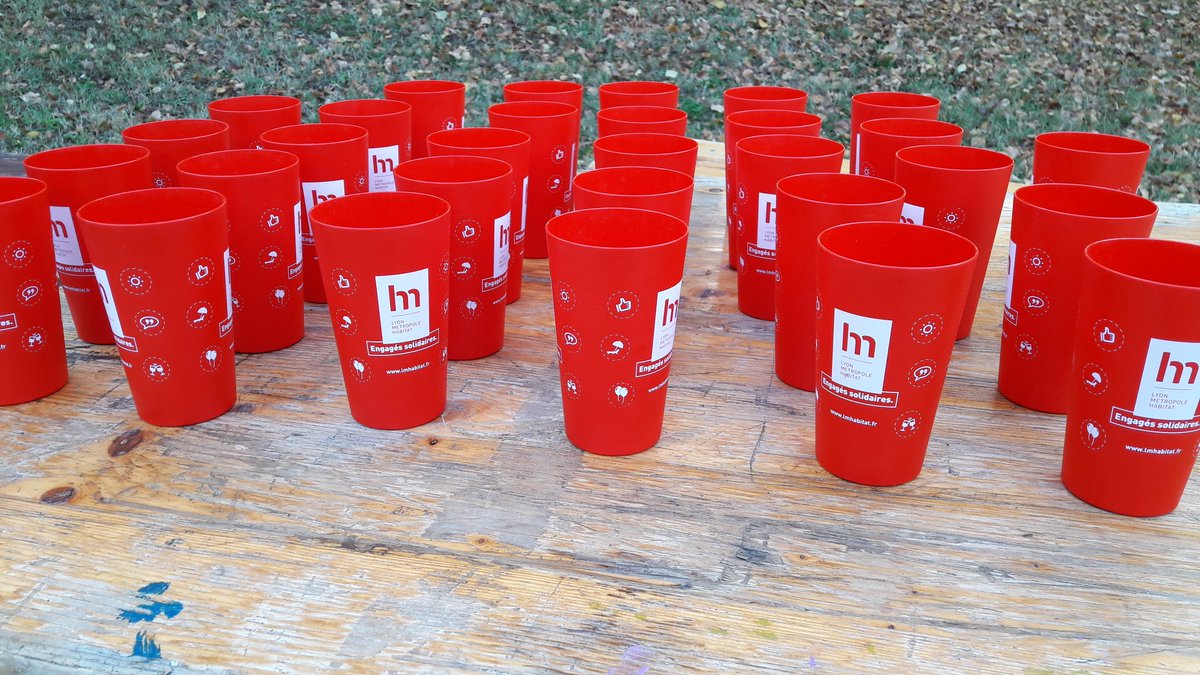 RemiBullion's tweet photo. Le vide grenier des aventuriers à la source de prépare ! Merci aux habitants relais, à la ville et aux collaborateurs @LMHabitat ! #developpementsocial #pouvoirdagirdeshabitants https://t.co/BmlpvgHOnB