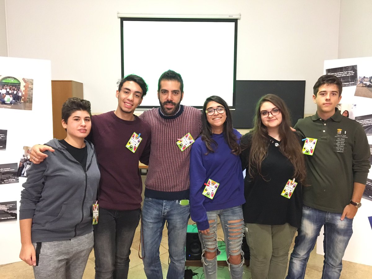 vig72's tweet photo. #erasmusplus #DualMob #erasmusdays Pronti per la presentazione... https://t.co/NuBVqgzMpE