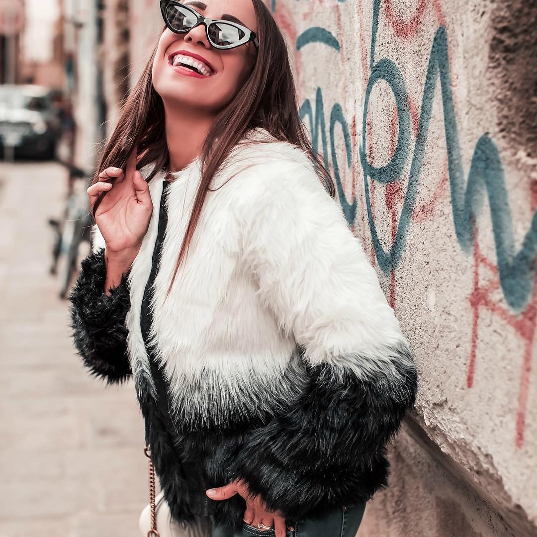LoveMyStyleCom's tweet photo. Who wants to look fab but still be warm this A/W🙋‍♀️Then get yourself a gorgeous https://t.co/aiDfYCmvIs faux fur jacket like the stunning @elisazanetti💜

Shop the jacket>https://t.co/qjLzLu5r2a

#lmsgirl #womenscoats #womensjackets #celebritystyle #assenonme #fashionblogger #wiw https://t.co/bHTp5PU5wV