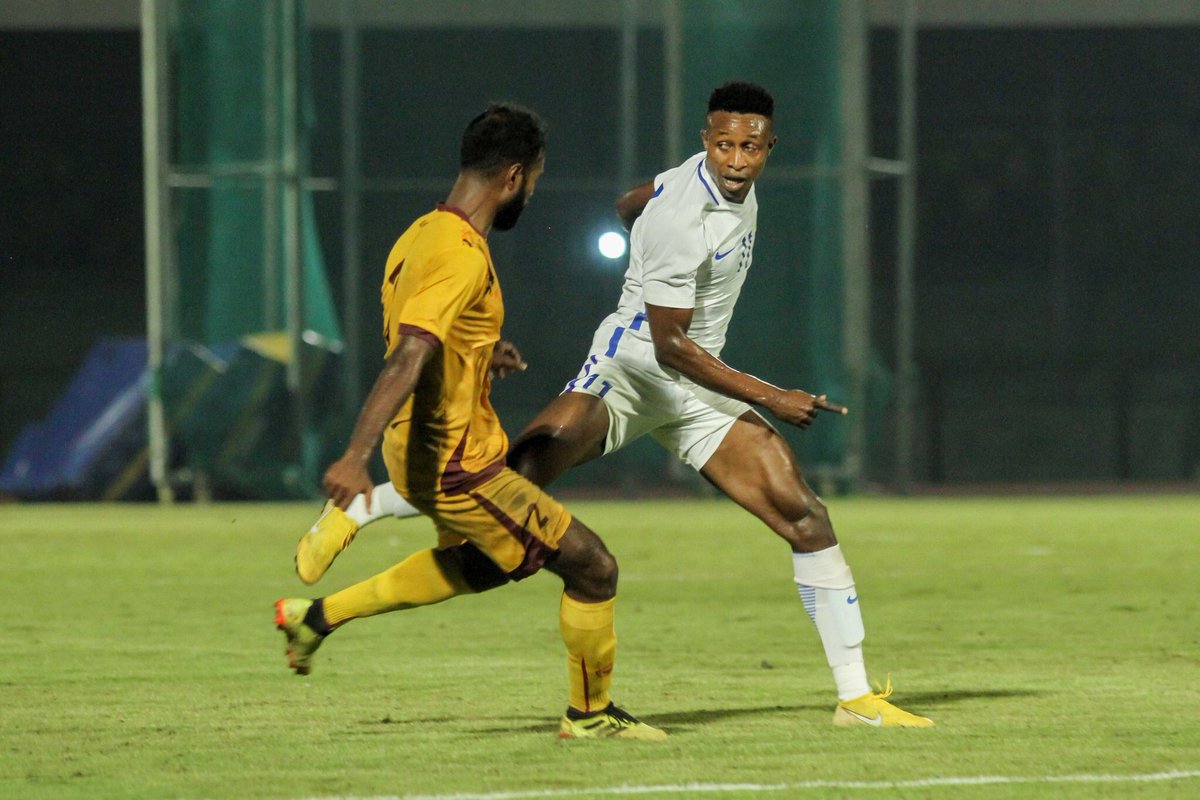 UnifiSports's tweet photo. Penampilan pertama, gol pertama. ⚽🔥 Mohamadou Sumareh tak perlu tunggu lama untuk jaringkan gol buat #HarimauMalaya! 😉 

RT kalau anda tak sabar nak tengok Sumareh menyarung jersi negara di #AFFSuzukiCup18! 👀 #SRIvMAS #KamiTeamMalaysia https://t.co/lpSAf4hUpE