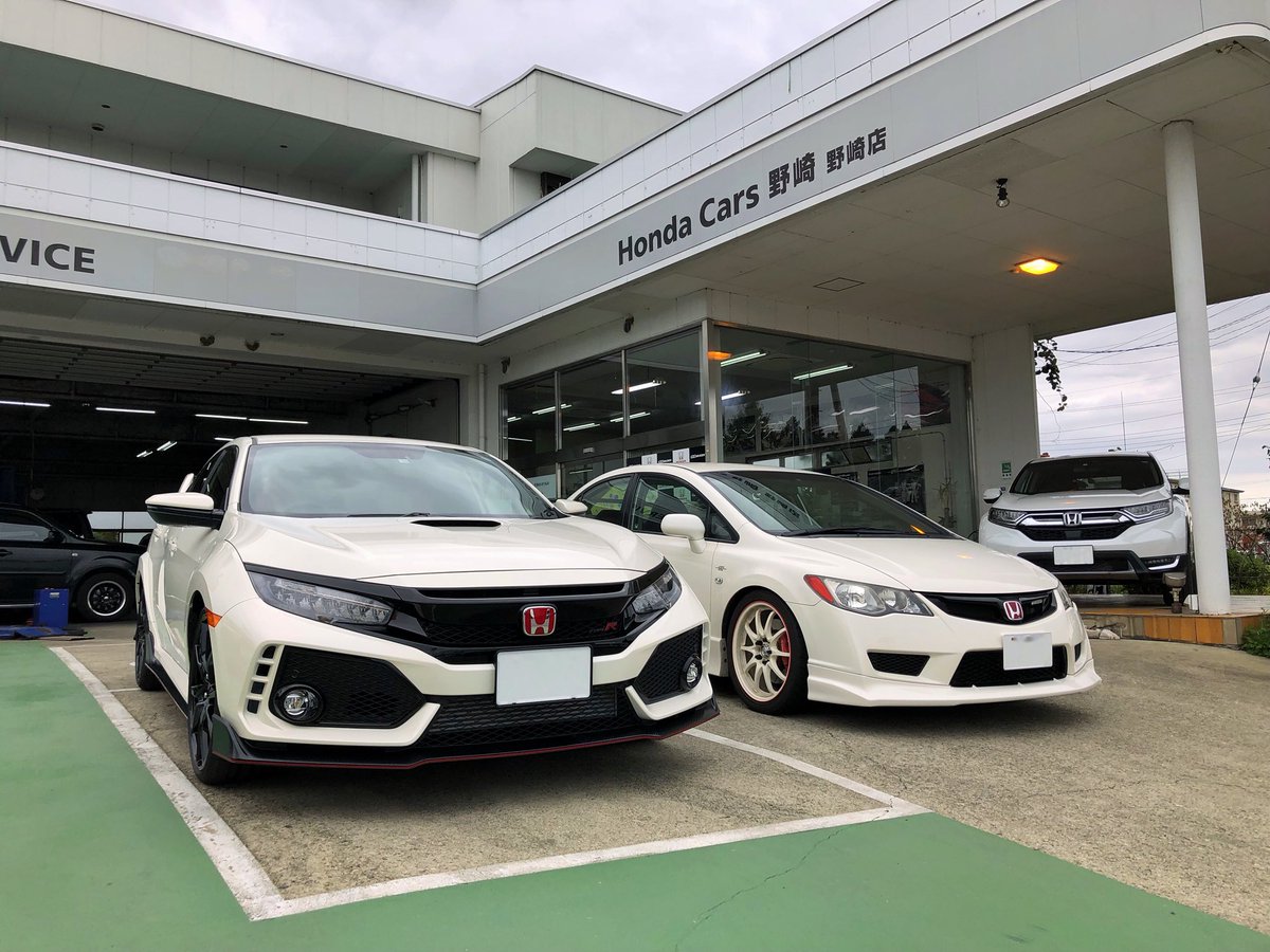 tomo_TCR's tweet photo. FK8納車されました！

記念にFD2とも並べさせていただきました📷

帰り道の燃費が良くてビックリです☺️
そして無事帰宅です🏠 https://t.co/eb2z6OUg7j
