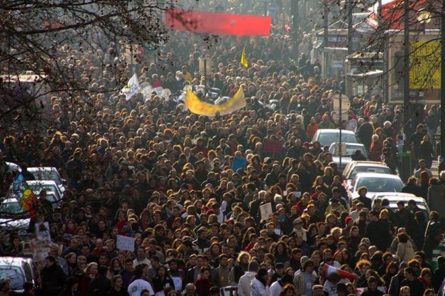PrFeuillage's tweet photo. Aujourd'hui on se bouge à la 2e #MarchePourleClimat !!!
On maintient le mouvement. C'est bien plus que nos emplois, nos acquis sociaux ou nos retraites qui sont en jeu !! Nous on sera à Opéra dès 13h30 :) https://t.co/pzXobUNnGX