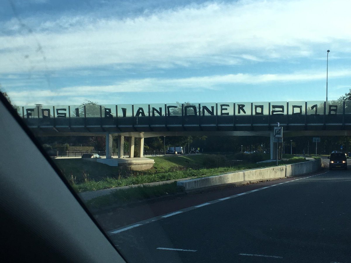 Iedereen werkt hard aan een mooie stad en deze vandalen verzieken het. Ze zijn misschien fan van <a href="/HeraclesAlmelo/">Heracles Almelo</a>, maar níet van #Almelo. De stad waar ze zo trots op zeggen te zijn, mag opdraaien voor de schade. Bedankt... Of meldt zich iemand naar wie de rekening mag? #rotstreek