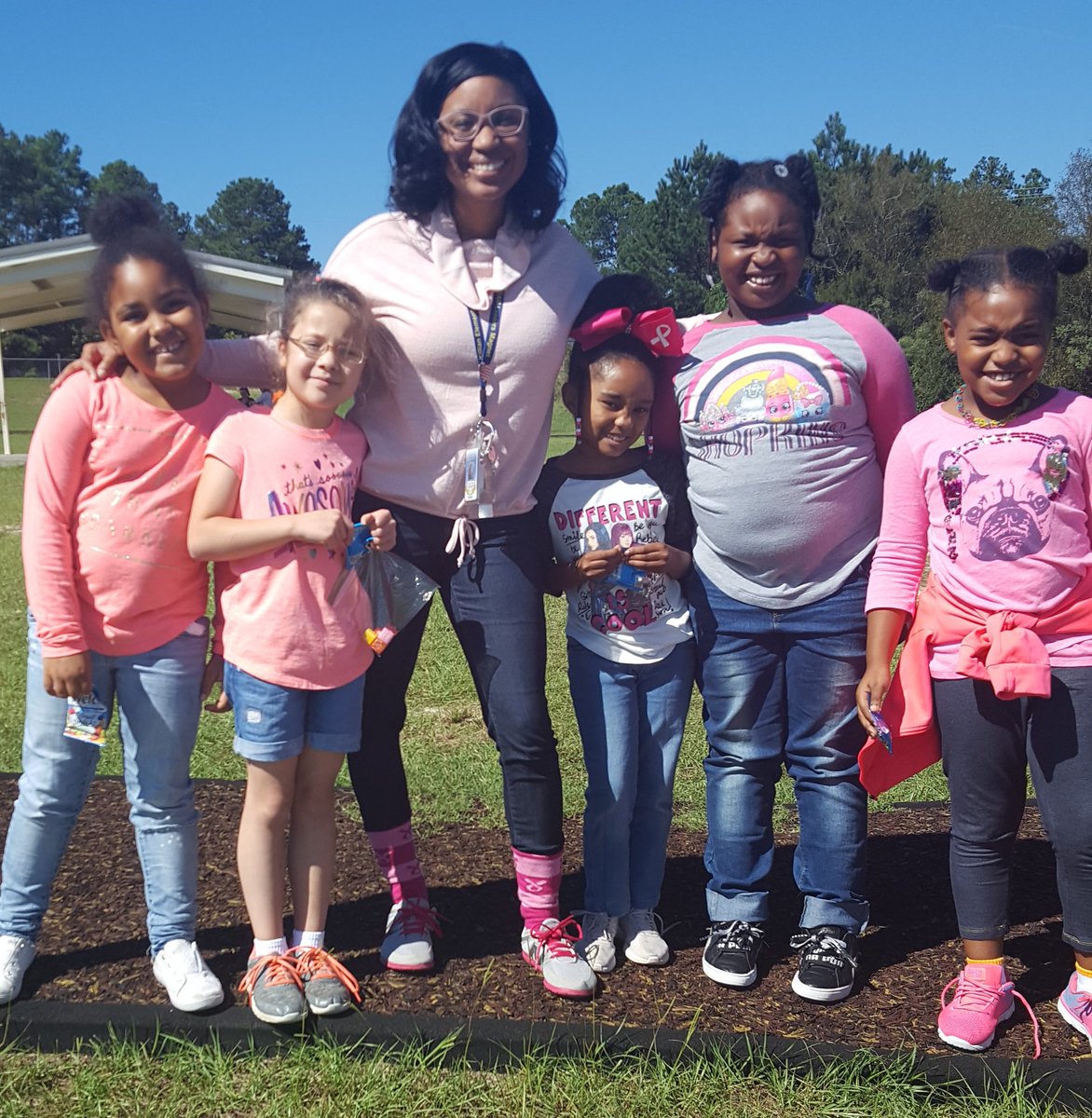 nelsonsnook104's tweet photo. Nelson's Second Grade Scholars PINKed out! #wesupport #BreastCancerAwarenessMonth @Killian_STEAM https://t.co/M2wvH8TuCi
