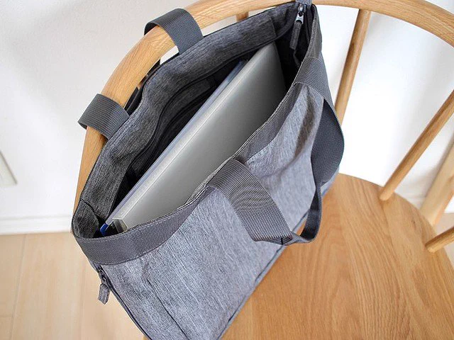 無印の荷物の量で広げられるトートバッグが仕事に旅行に役立ちそう！