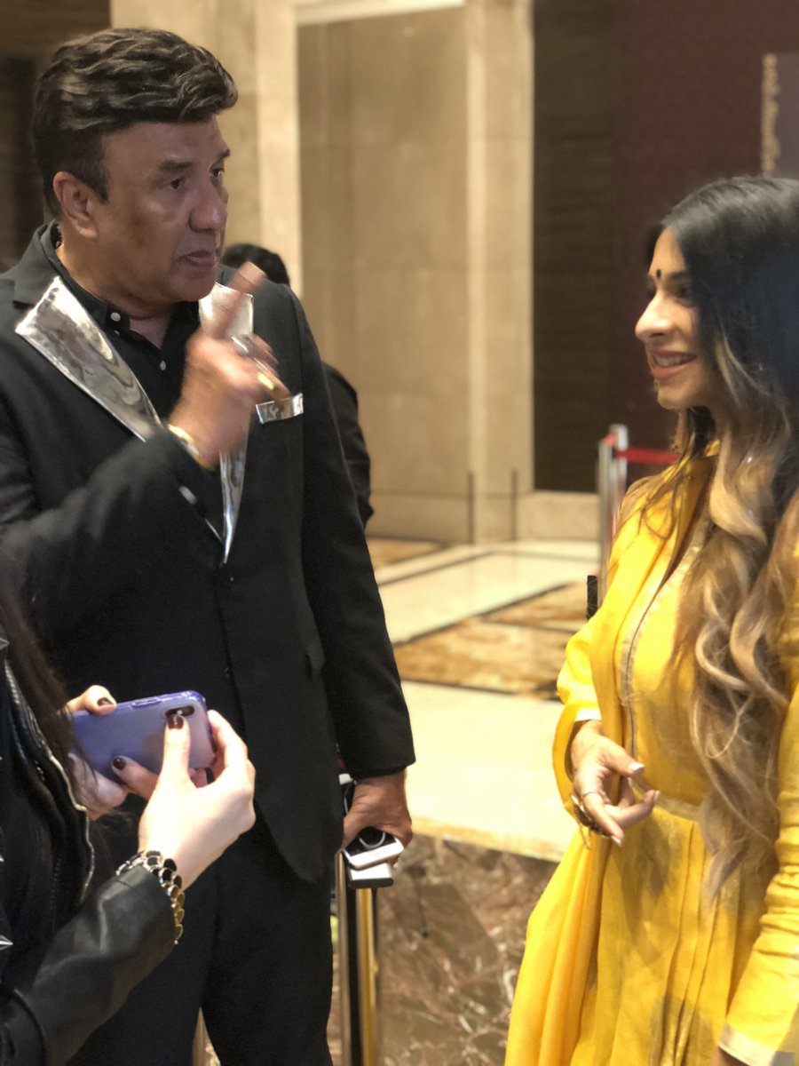 TanishaaMukerji's tweet photo. Lovely collection @RarstudioO and it was lovely bumping into @The_AnuMalik ....all the best to your daughter for her fashion show and  I’m sure she will be as talented if not more than her father 😊 https://t.co/H2ghbLrCtI