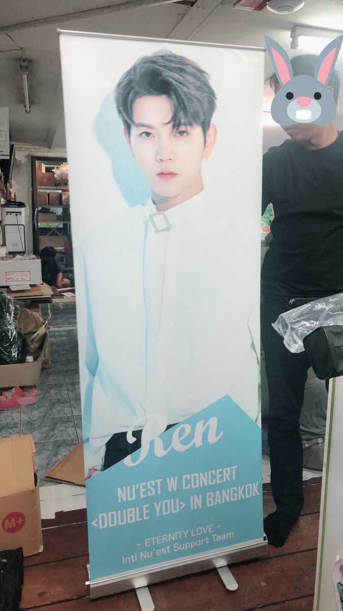 eternity3701's tweet photo. สวัสดีค่ะ อยากจะมาสำรวจว่าคอนครั้งนี้อยากให้มีโรลอัพแบนเนอร์ไว้ถ่ายรูปเหมือนครั้งที่แล้วหรือเปล่าคะ ถ้าใครอยากให้มีรบกวนกดโหวตนะคะ หวังว่าฝนจะไม่ตกเนอะทุกคนจะได้ถ่ายรูปกัน #NUESTWENCOREBKK #NUESTWENCOREINBKK https://t.co/r12u56yXIQ