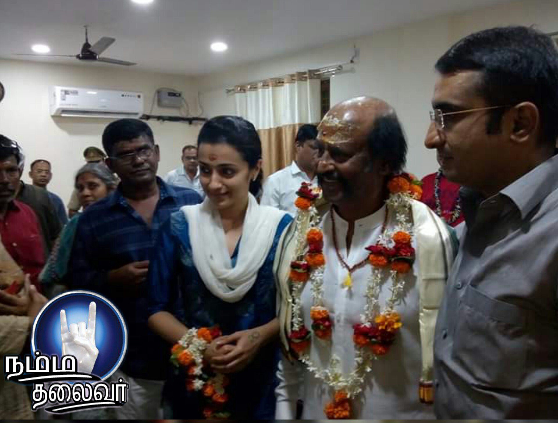 DpXE7gAU4AANVH3?format=jpg&name=large