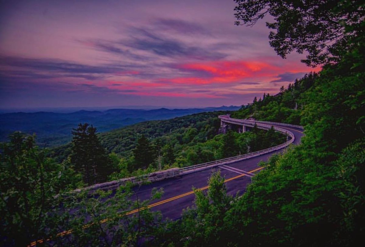 #Repost @appalachian_explorers
・・・
Appalachian Explorers Featured Photo by @jonathang_78 •
.
.
When you are the last person at that favorite location waiting for the sunset then this happens. #blueridgeparkway #blueridgemountains #lincoveviaduct #highcountry #godscountry