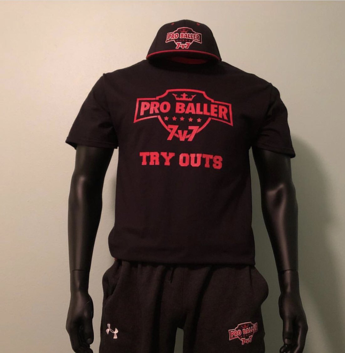 OutsideTheGames's tweet photo. @JBBarnes23 is getting ready👀 ‼️🚨🚨🚨🚨🚨🚨🚨🚨🚨🚨🚨 👇🏽 Tryouts happening soon lock 🔒 that spot!🏃🏾‍♂️They will fill up fast😏  #Train2Learn #StudentAthleteStrong https://t.co/HYg7yQGP6o